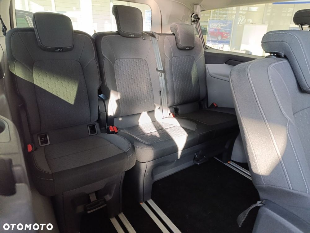 Ford Tourneo Custom - 8
