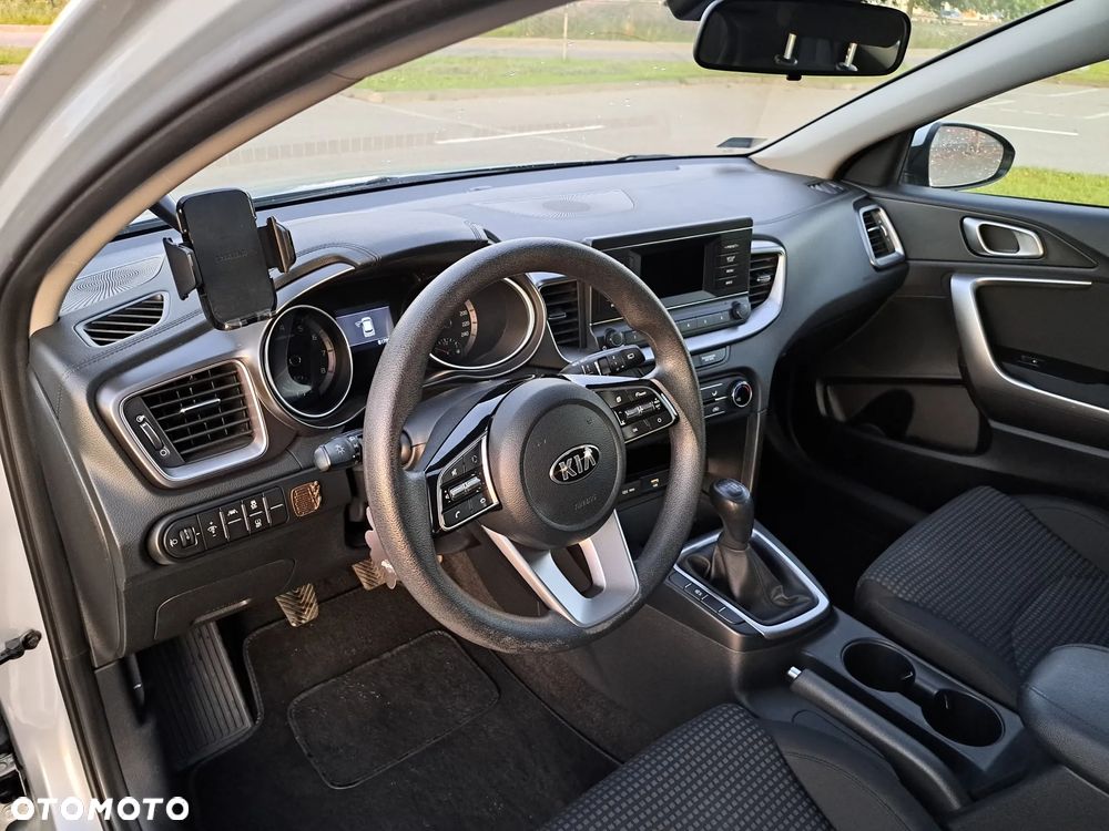 Kia Ceed - 8