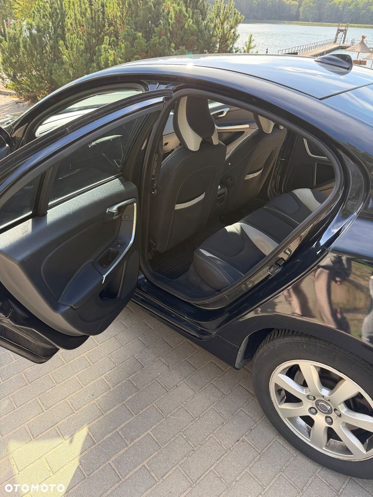 Volvo S60 D3 R-Design - 13