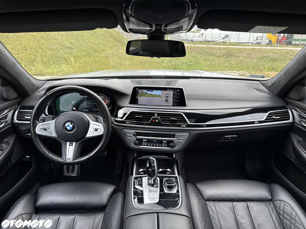 BMW Seria 7 750i xDrive sport - 11