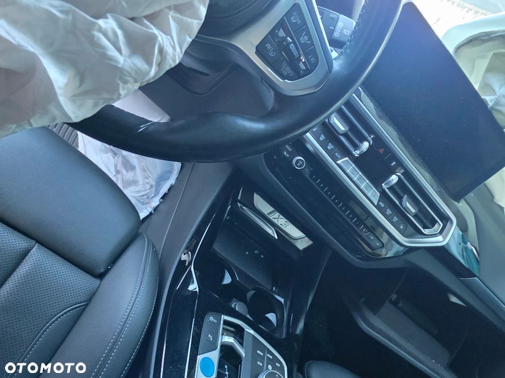 BMW iX3 - 36