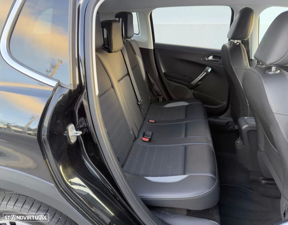 Peugeot 2008 1.6 BlueHDi Allure - 12