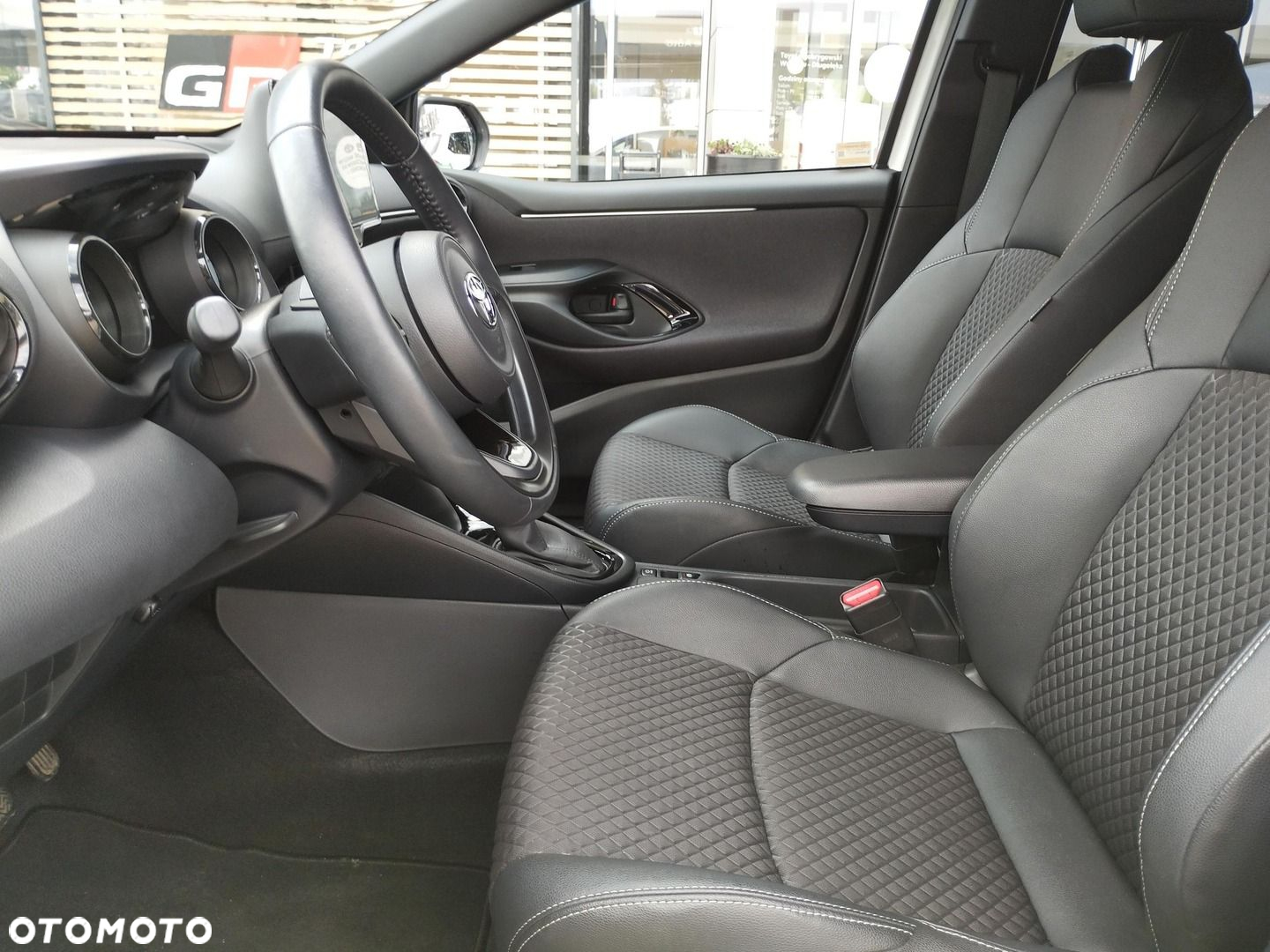 Toyota Yaris Hybrid 1.5 Selection Style - 16