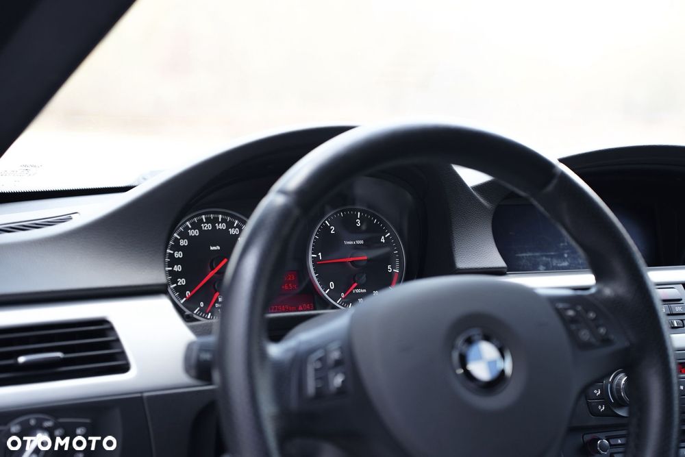 BMW Seria 3 320d DPF M Sport Edition - 28