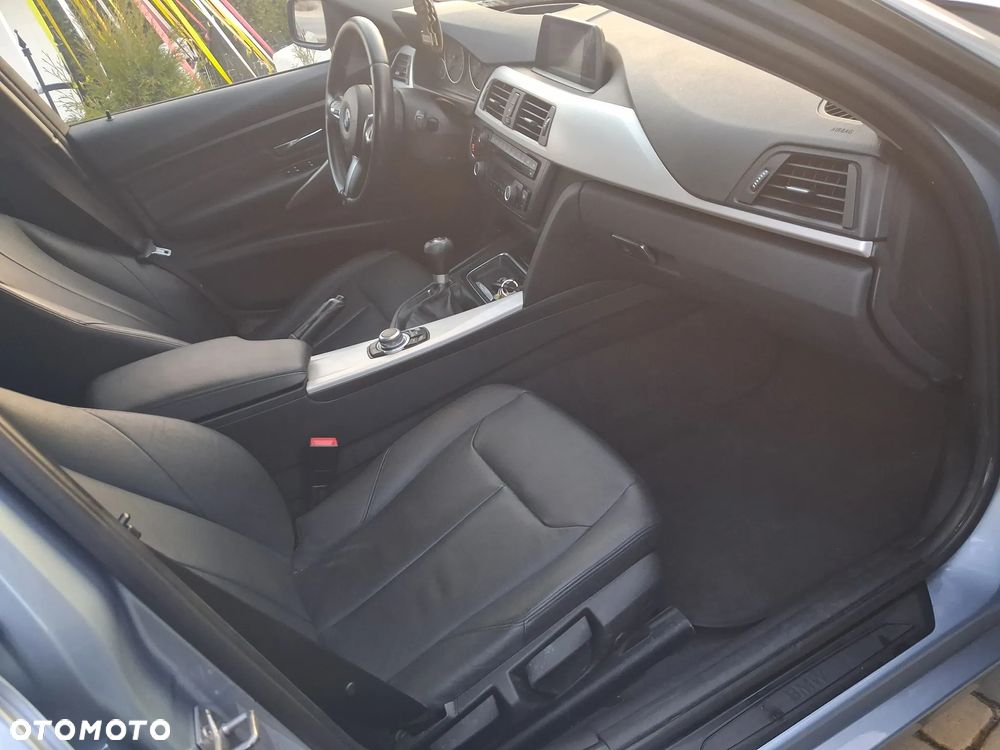 BMW Seria 3 325d M Sport - 7