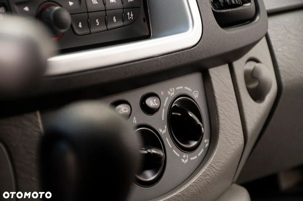 Renault Trafic - 32