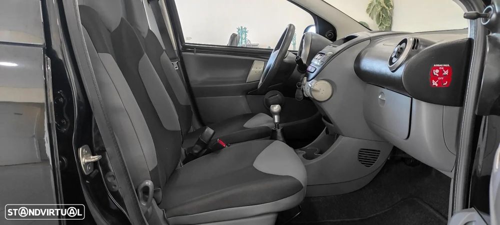 Peugeot 107 1.0 Urban - 24