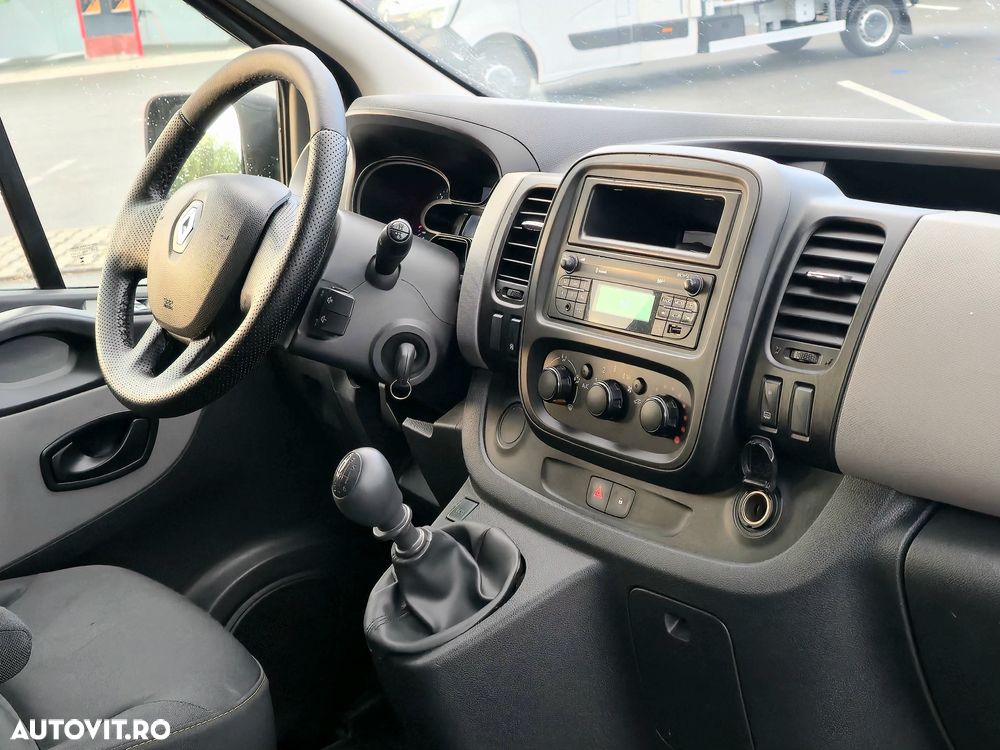 Renault Trafic Grand Passenger Expression - 11