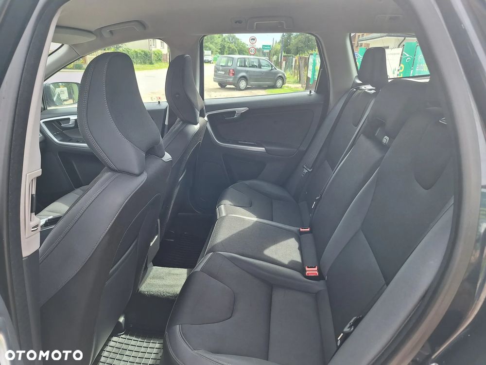 Volvo XC 60 2.4D AWD Momentum - 8