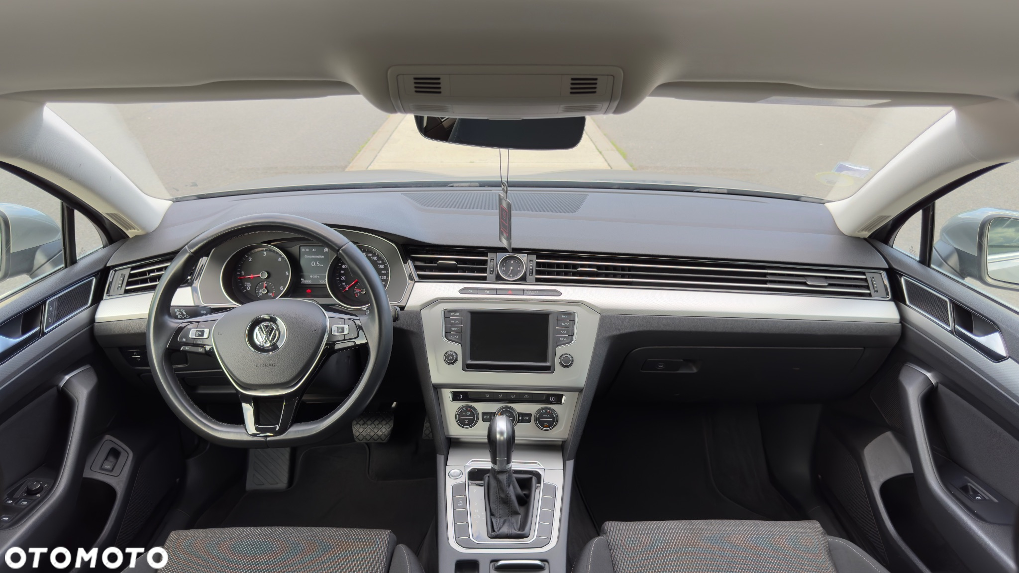 Volkswagen Passat Variant 1.6 TDI (BlueMotion Technology) DSG Comfortline - 13