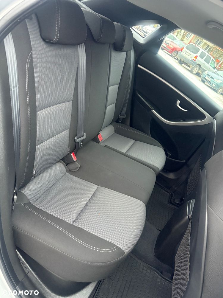 Hyundai i30 i30cw 1.6 CRDi Intro Edition - 12