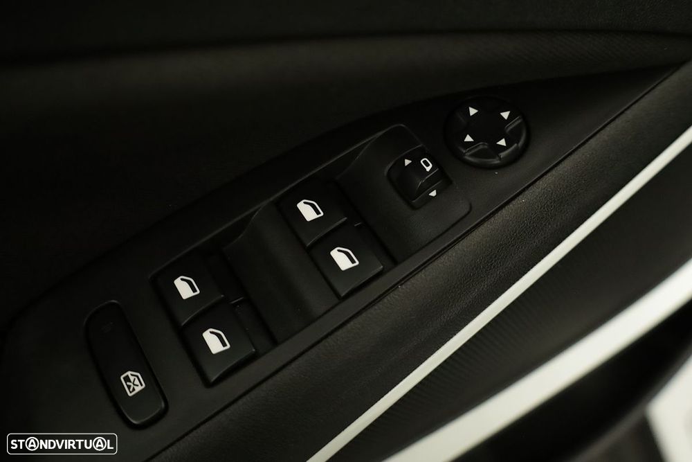 Opel Crossland 1.2 T Design & Tech - 18