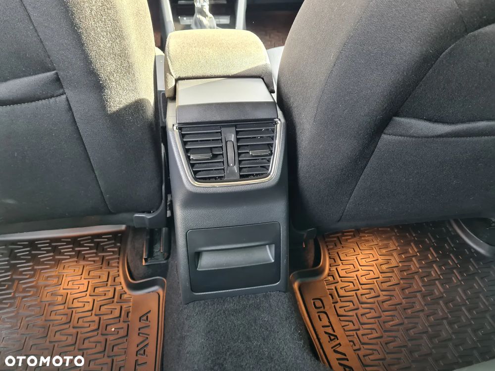 Skoda Octavia 2.0 TDI Style DSG - 23