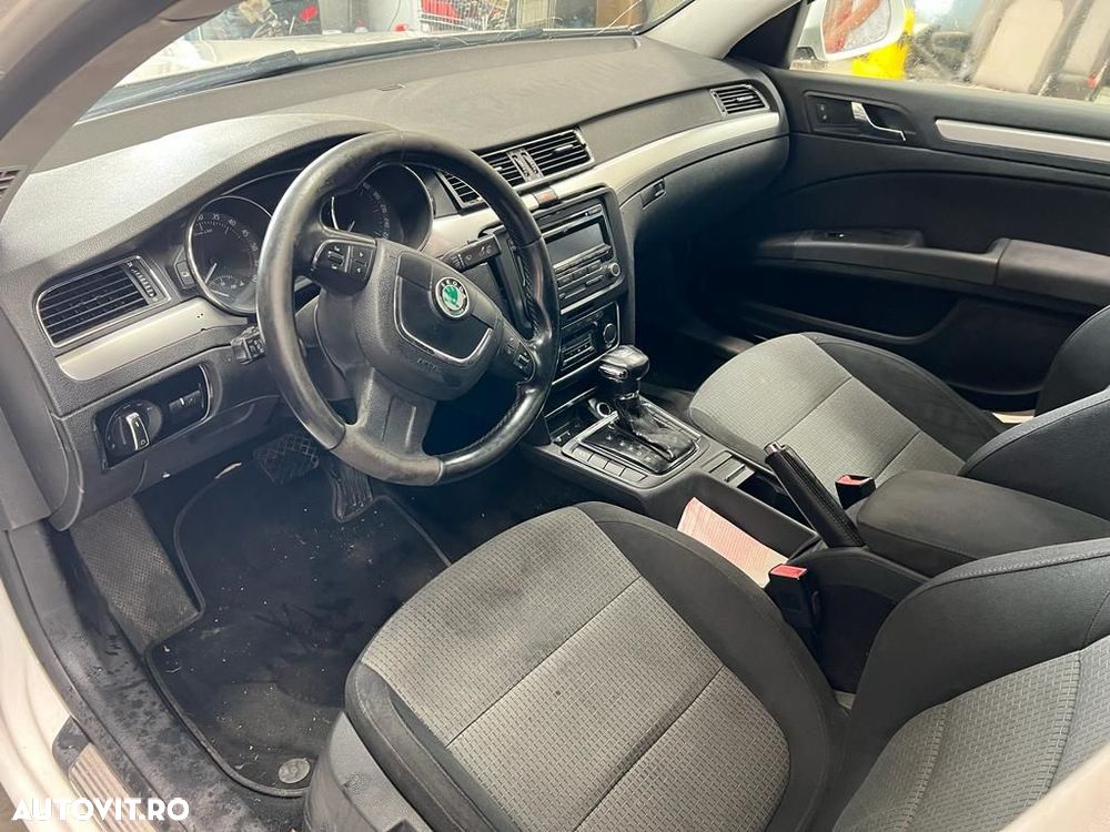 Usa Fata Spate Stanga Dreapta Skoda Superb 2012 Berlina Alb - 6
