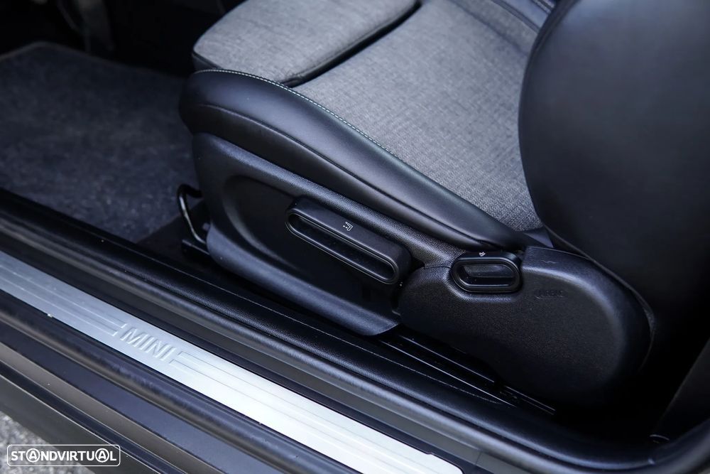 MINI 3 Portas Cooper D - 25