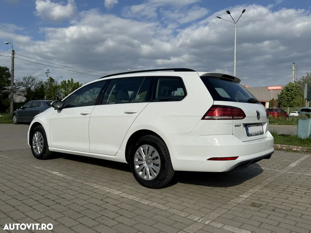 Volkswagen Golf - 6