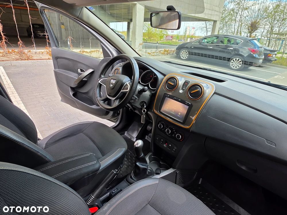 Dacia Logan TCe 90 S&S Stepway Celebration - 15