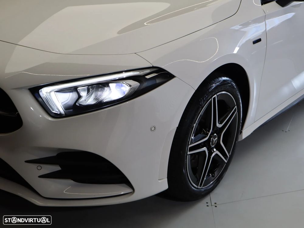 Mercedes-Benz A 250 Limousine e AMG Line - 10