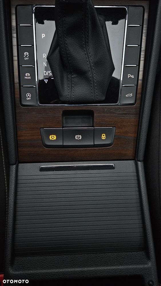Skoda Superb 2.0 TDI SCR 4x4 Scout DSG - 32