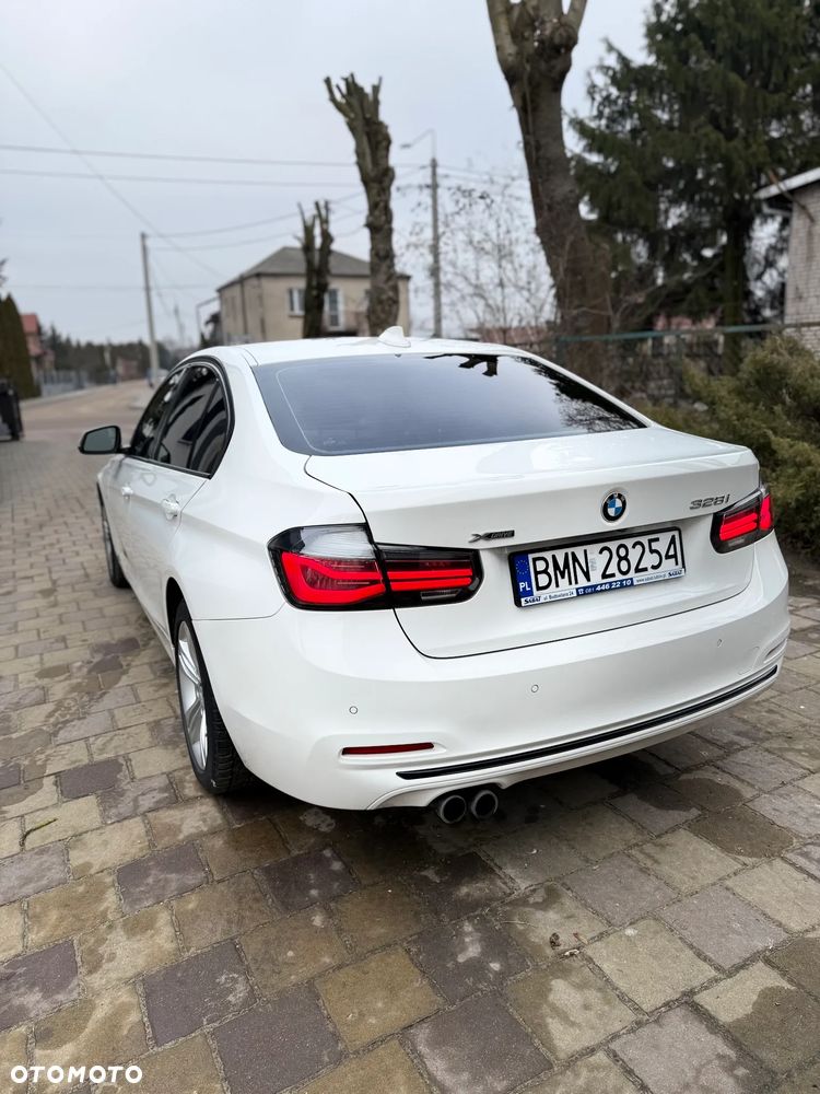 BMW Seria 3 328i xDrive Sport Line - 12