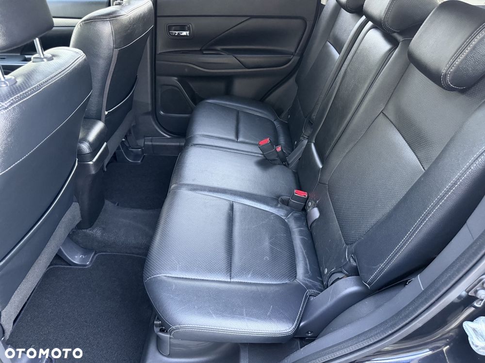 Mitsubishi Outlander 2.0 4WD CVT Diamant+ - 32