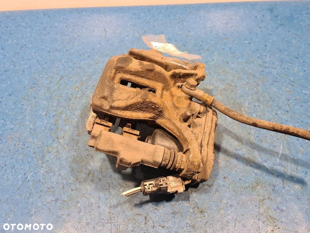 TOYOTA COROLLA E21 ZACISK HAMULCOWY TYŁ PRAWY - 1