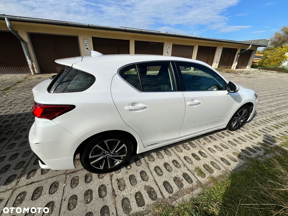 Lexus CT - 12