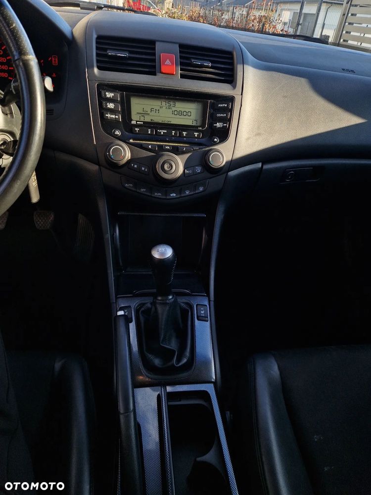 Honda Accord 2.0 Executive - 17