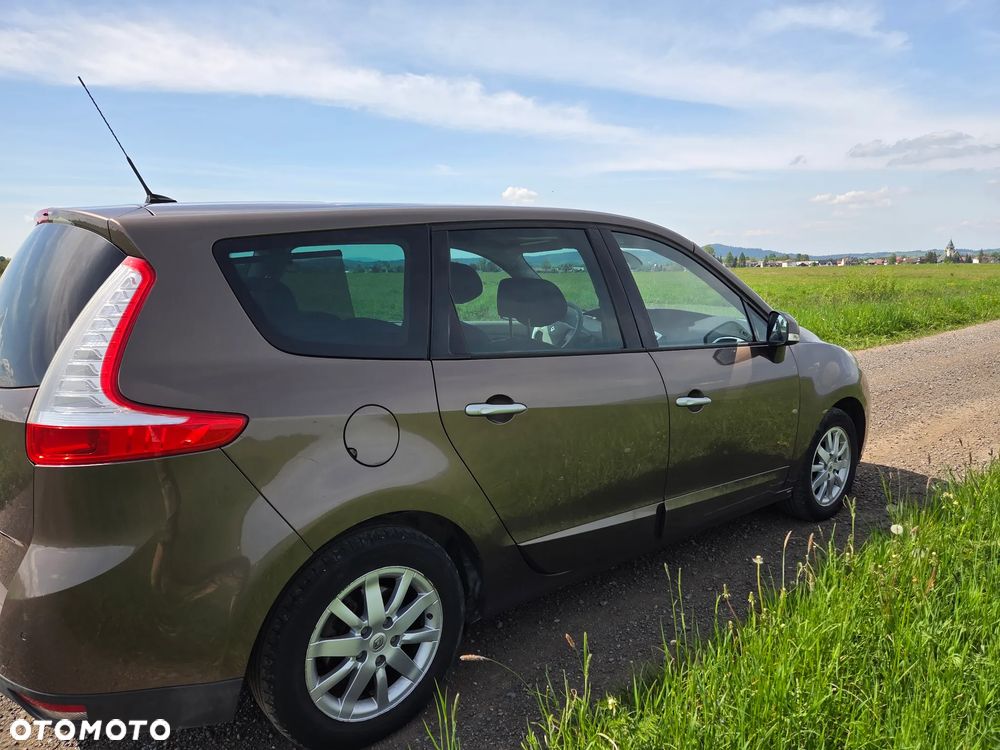 Renault Scenic 1.9 dCi Emotion - 12