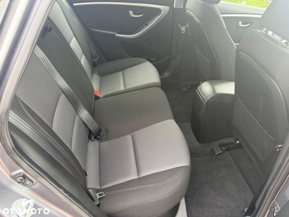 Hyundai i30 i30cw 1.6 Automatik Trend - 11