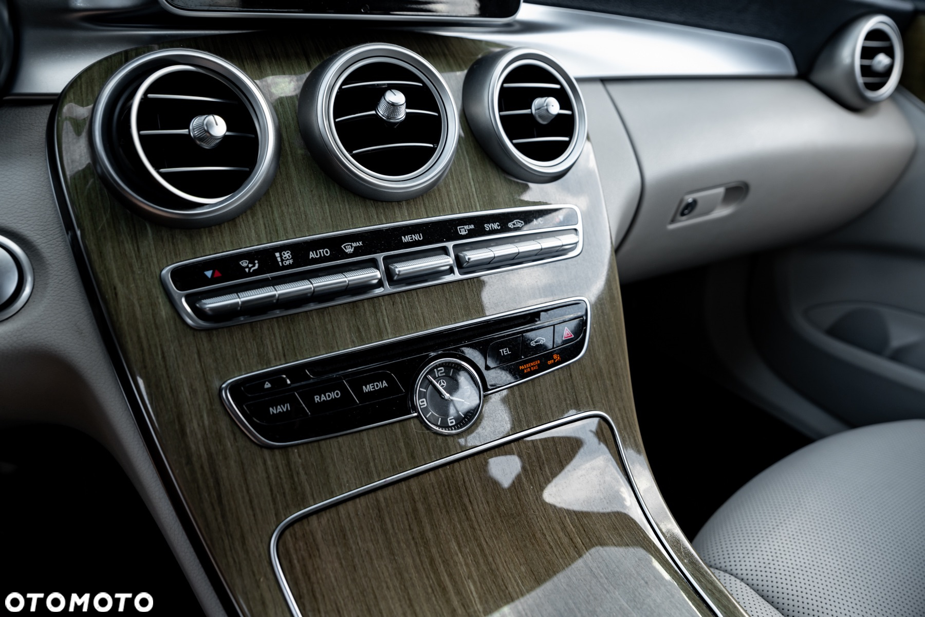 Mercedes-Benz Klasa C 250 7G-TRONIC - 38