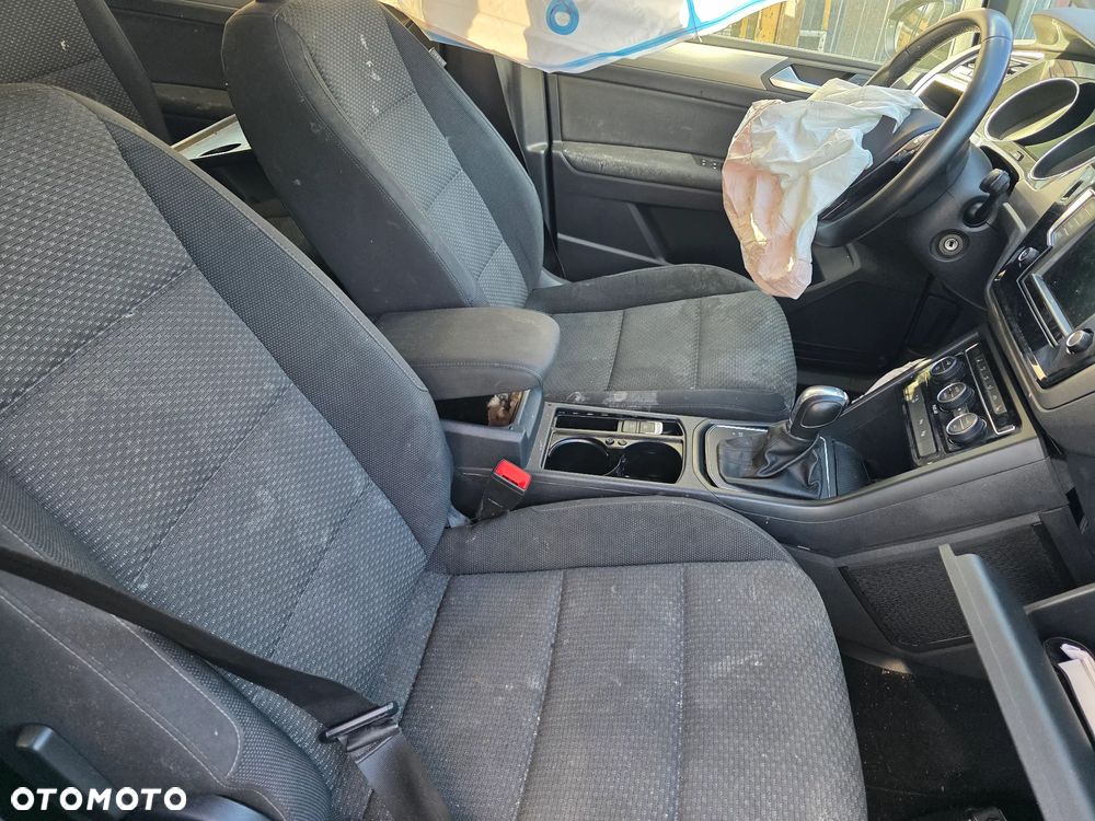 Volkswagen Touran 2.0 TDI BMT Comfortline Plus DSG - 16