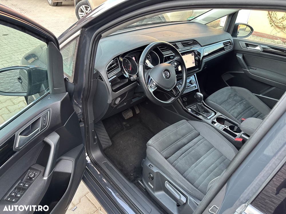 Volkswagen Touran 2.0 TDI DSG Highline - 6