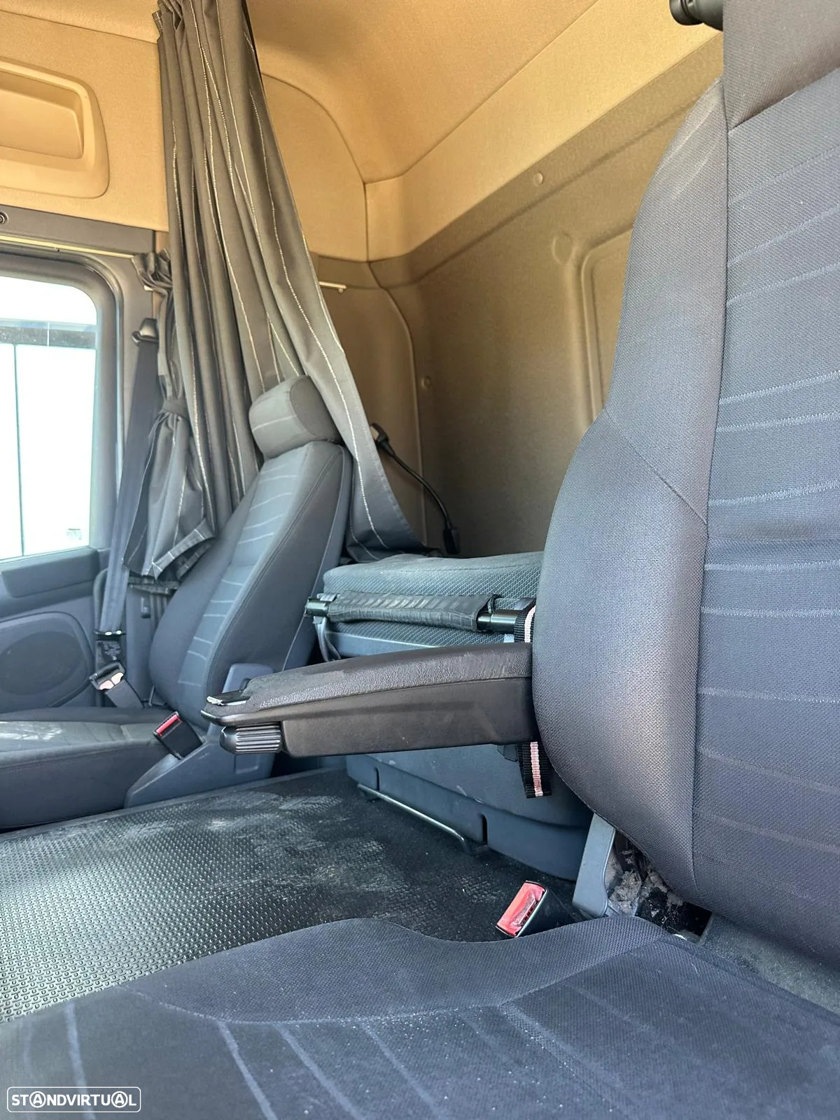 Scania Cx. 9,3m comp.x2,60 altura TIPO TIR C/ TECTO DE ABRIR - 3