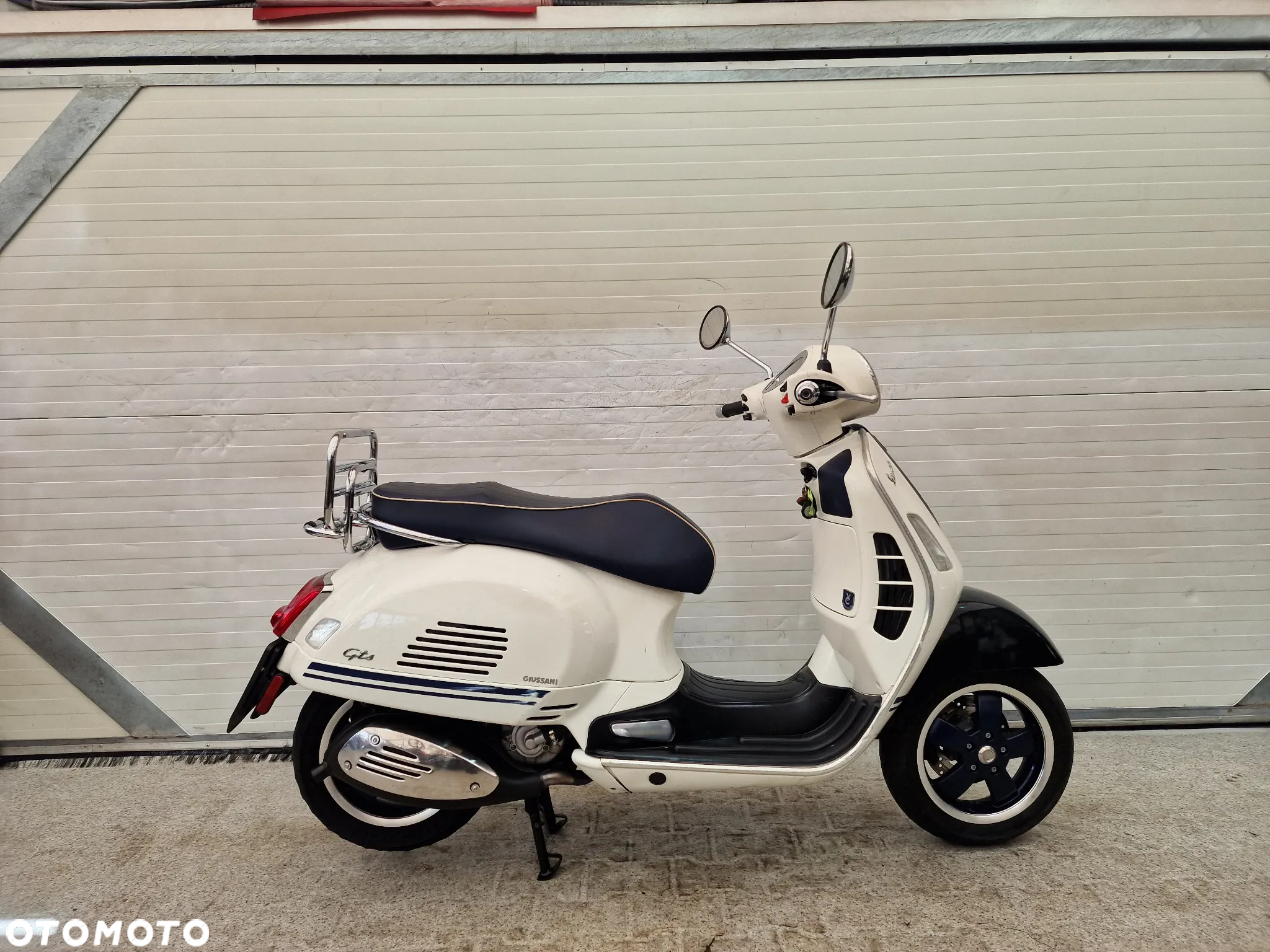 Piaggio Vespa - 18