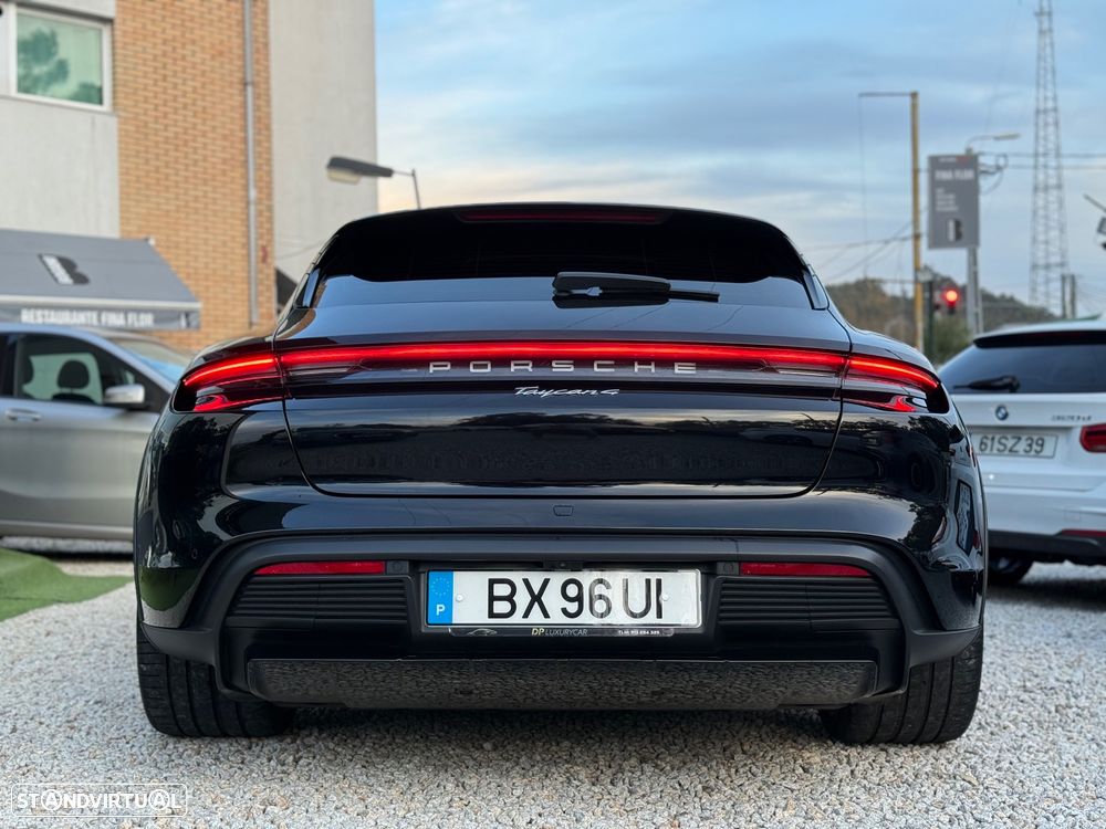 Porsche Taycan Cross Turismo 4 - 19