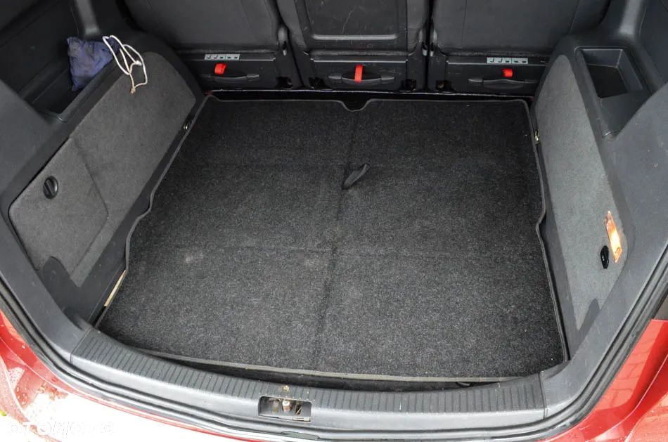 Volkswagen Touran 1.6 TDI DPF BlueMotion Technology DSG Comfortline - 24