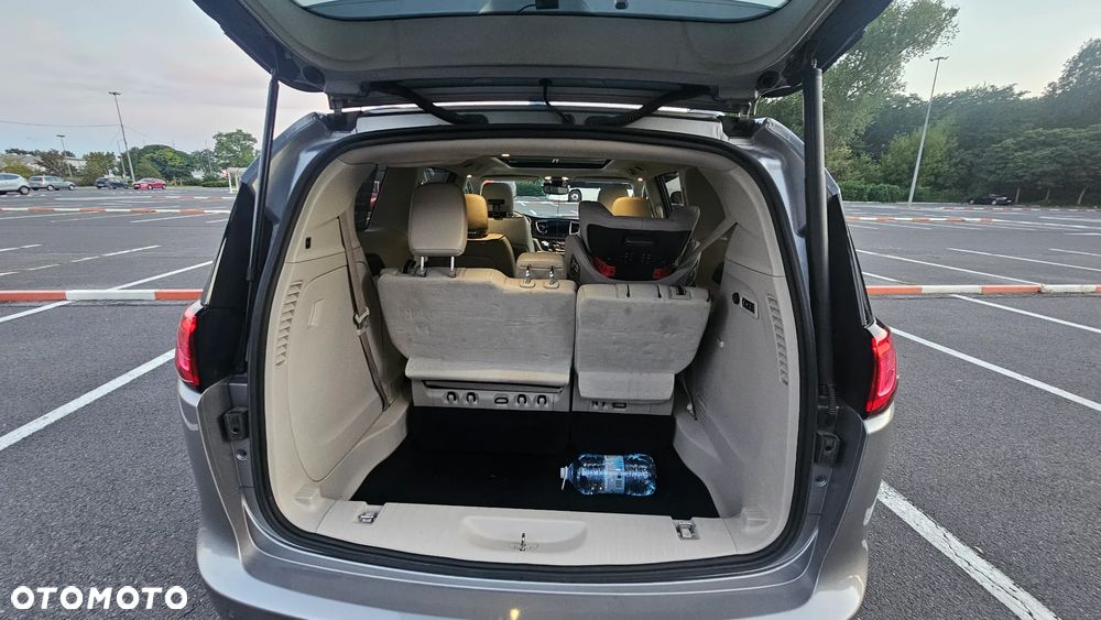 Chrysler Pacifica - 15