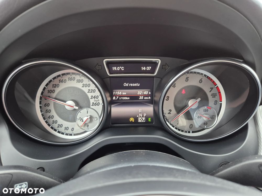 Mercedes-Benz CLA 180 7G-DCT - 17