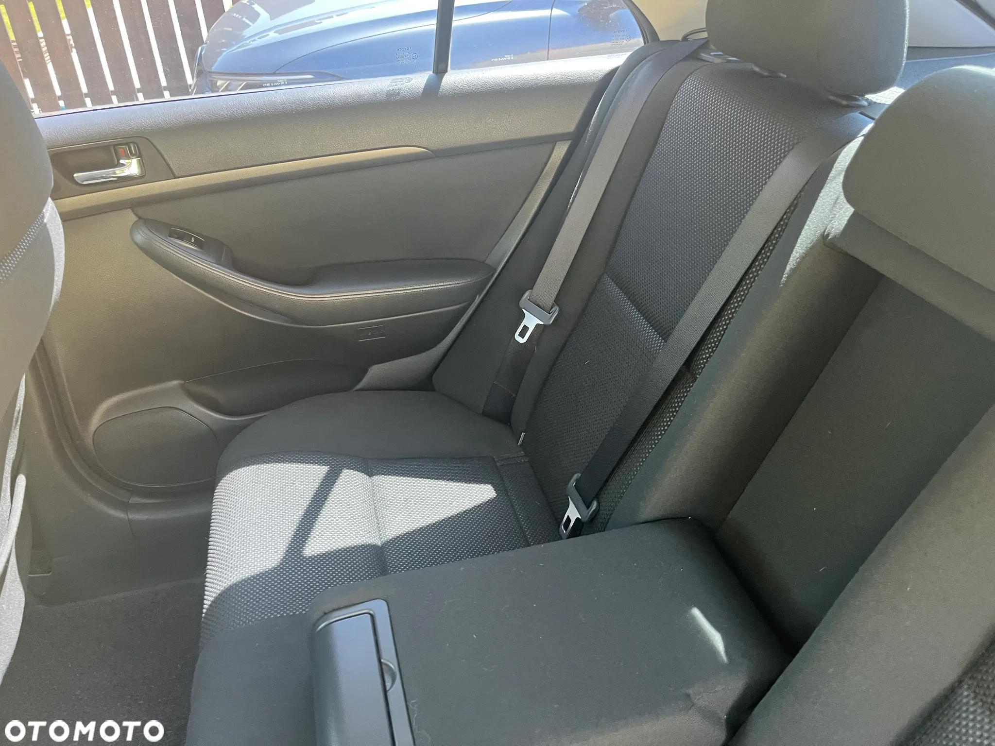 Toyota Avensis 1.8 VVT-i Sol - 11