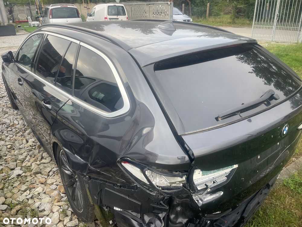 BMW Seria 5 530d xDrive Touring M Sport Edition - 11