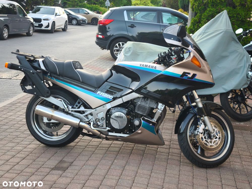 Yamaha FJ - 2