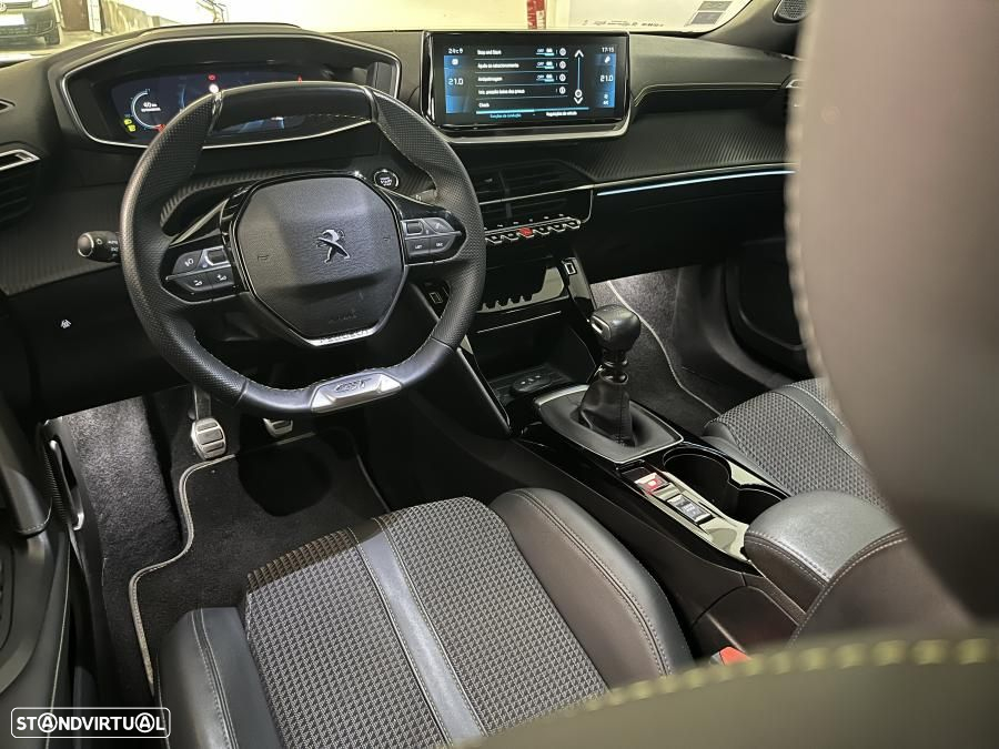 Peugeot 2008 1.2 PureTech GT - 29
