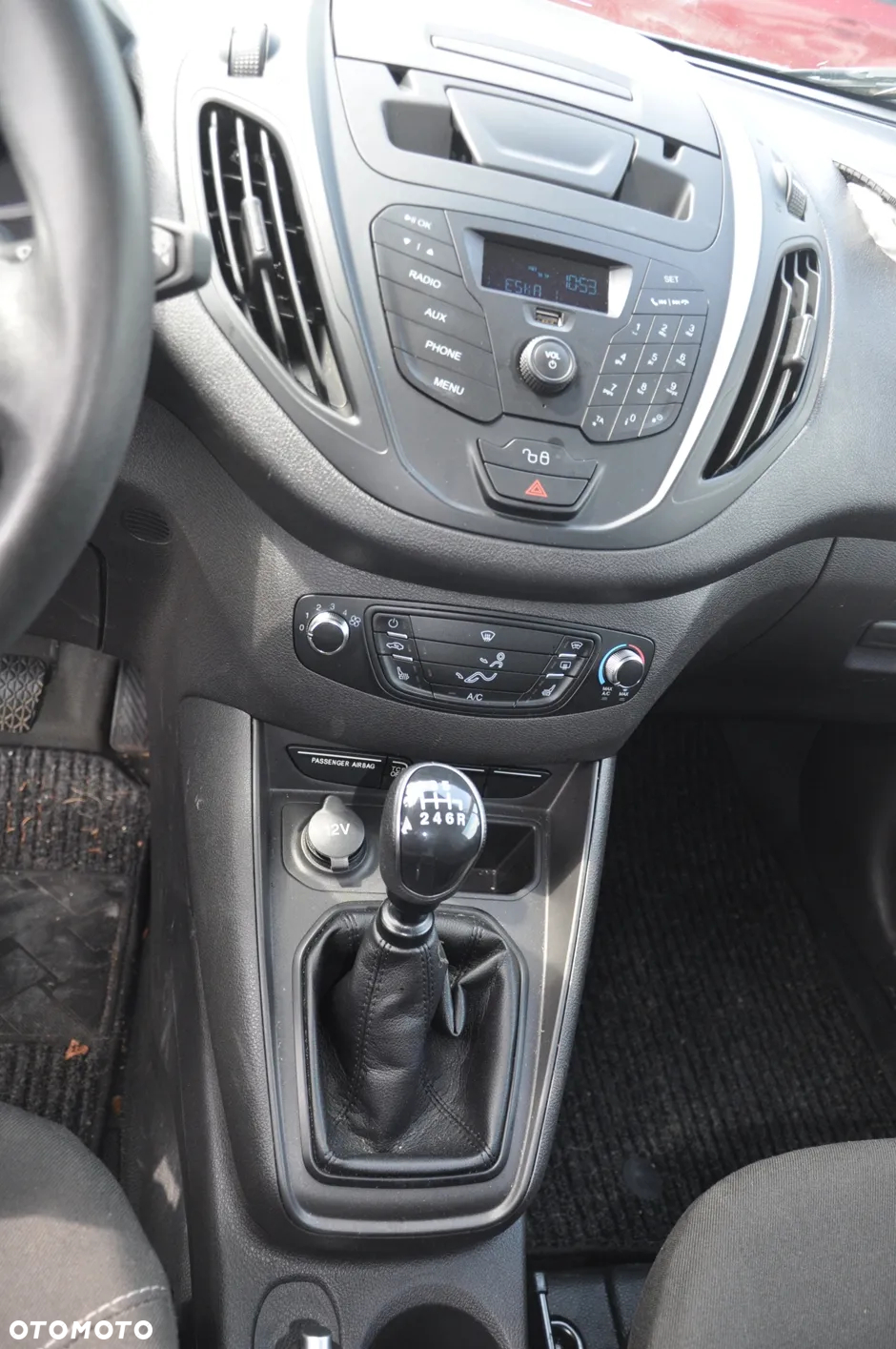 Ford transit-courier - 17