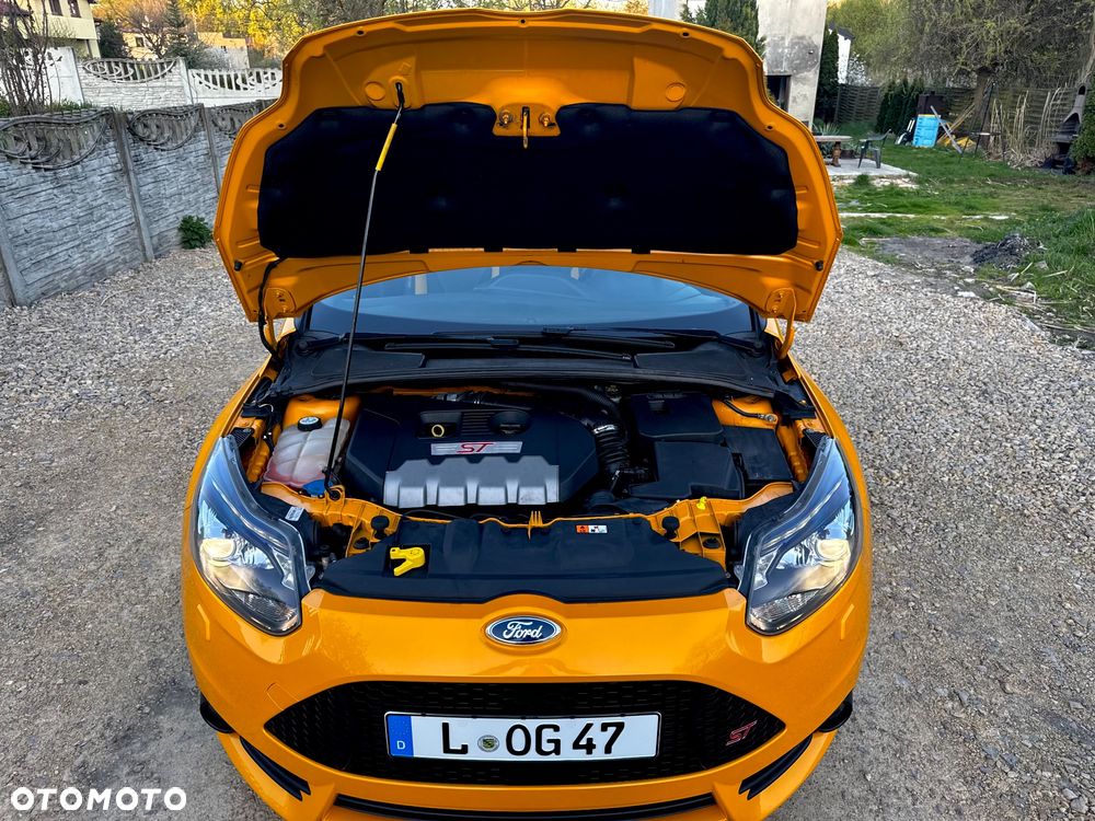Ford Focus 2.0 EcoBoost ST mit Leder-Sport-Paket - 14