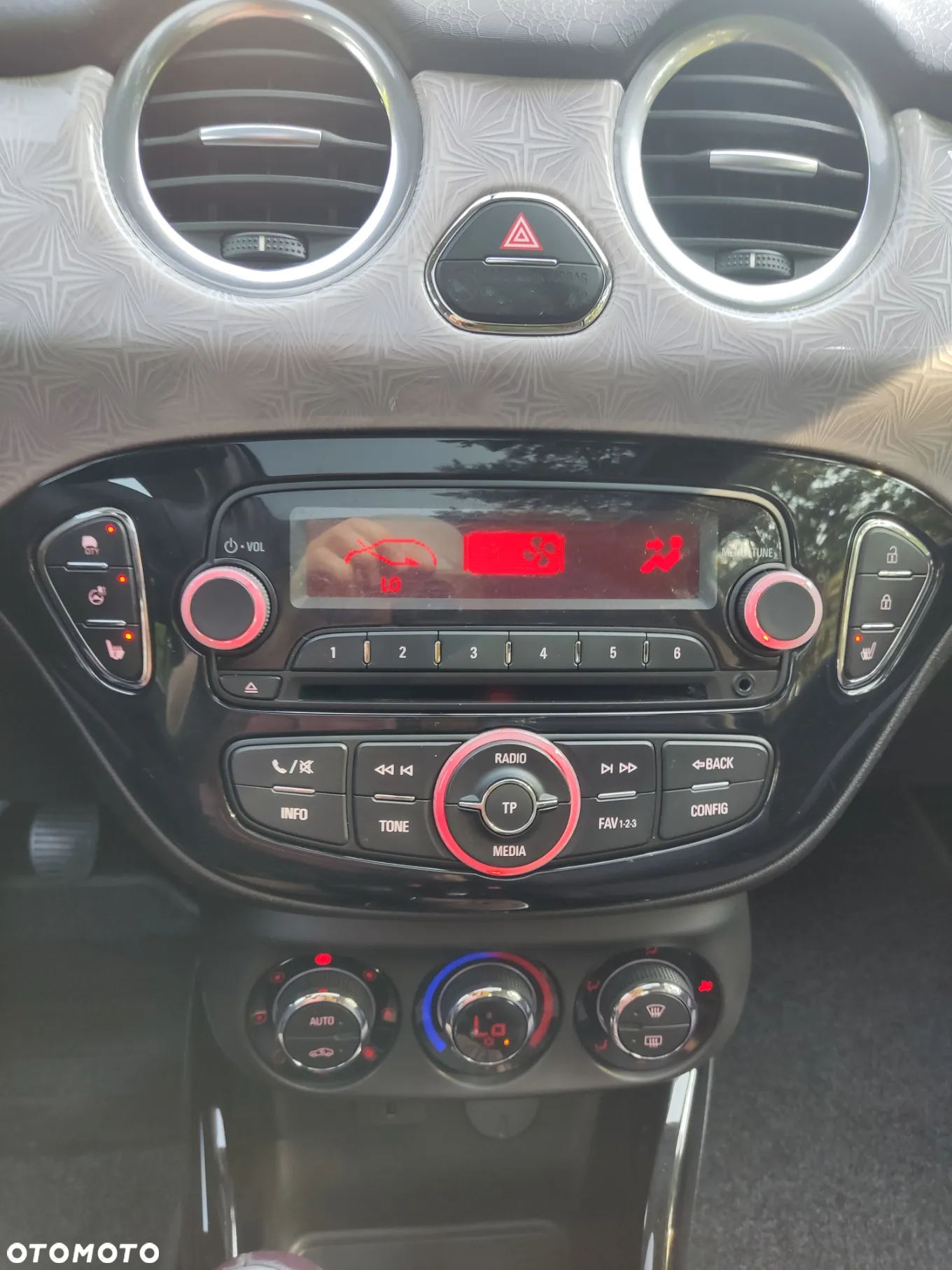 Opel Adam 1.2 White Link - 26