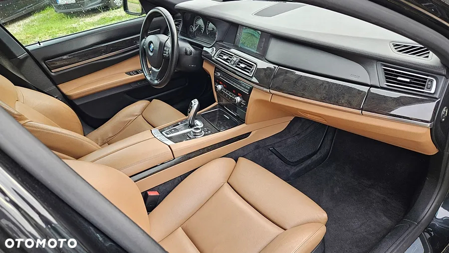 BMW Seria 7 740i - 14