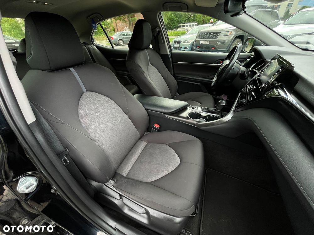 Toyota Camry 2.5 Hybrid Comfort CVT - 25
