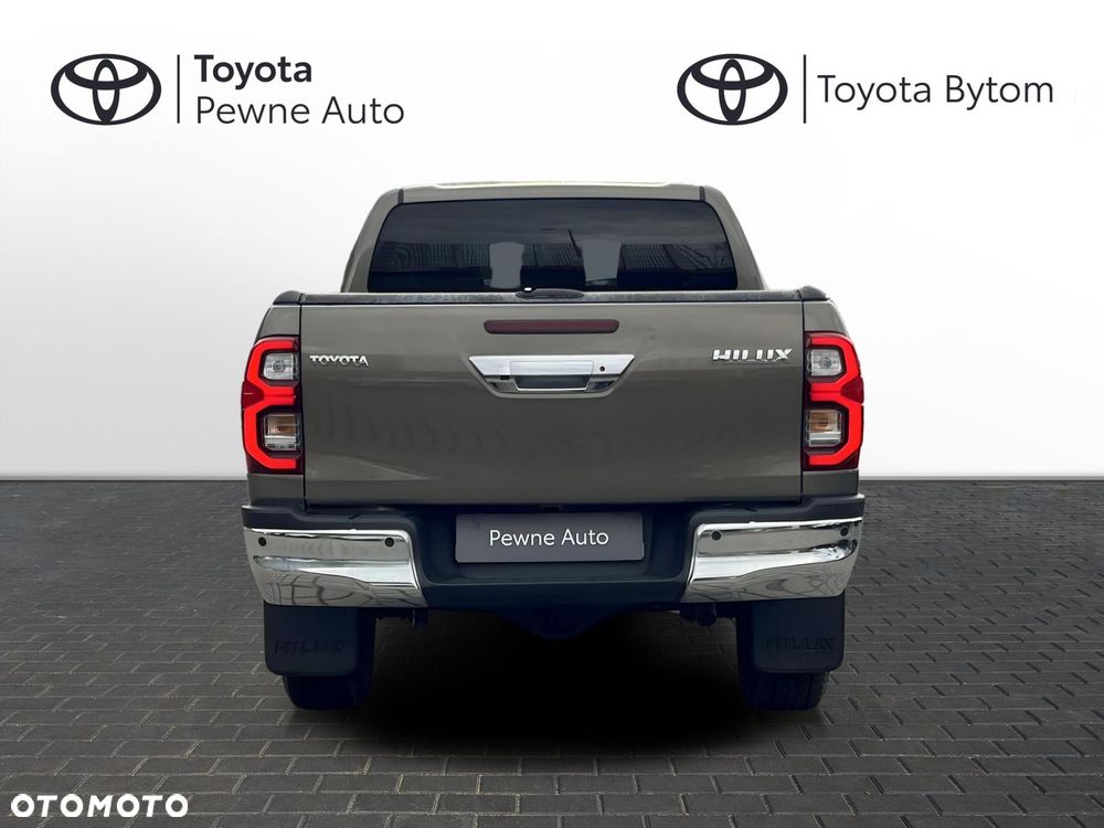 Toyota Hilux 2.8 D-4D Double Cab SR5 4x4 - 5