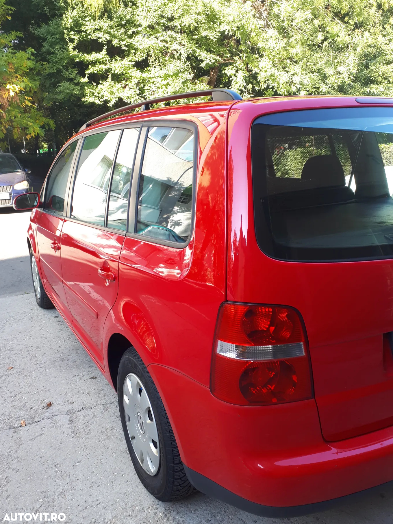 Volkswagen Touran 1.6 FSI - 9
